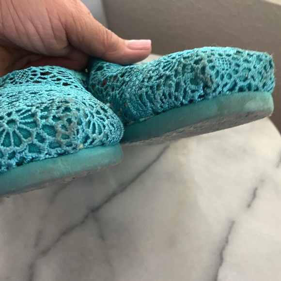 TOMS Turquoise Lace shoes, size 7.5 - Picture 4 of 7